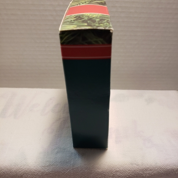 Beautiful Vintage 1991 Hallmark Keepsake Ornament new in original packaging. - Picture 12 of 13